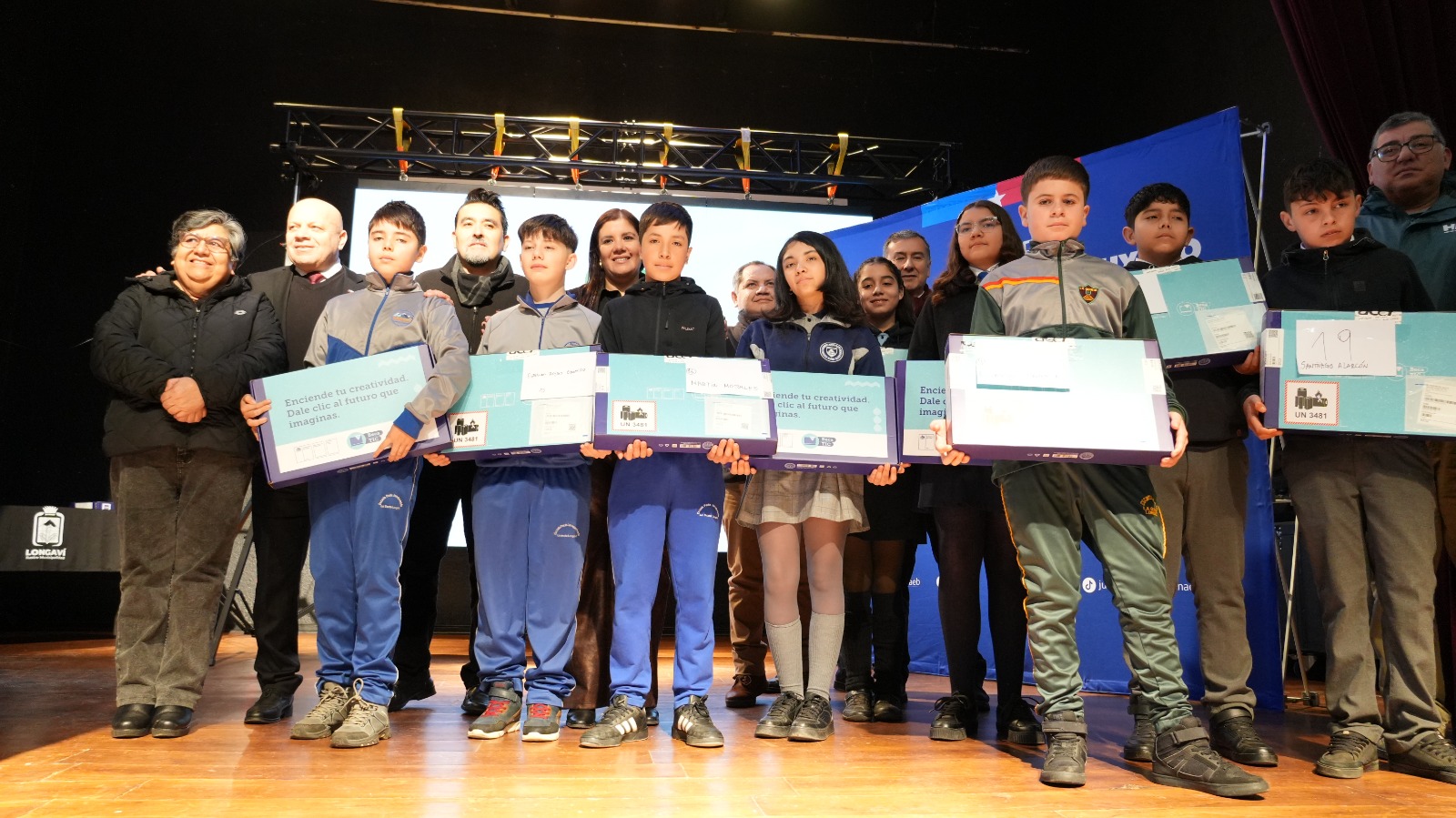 Más de 2 mil estudiantes del territorio SLEP Los Álamos recibirán computadores gracias a la Beca TIC 2026 de Junaeb